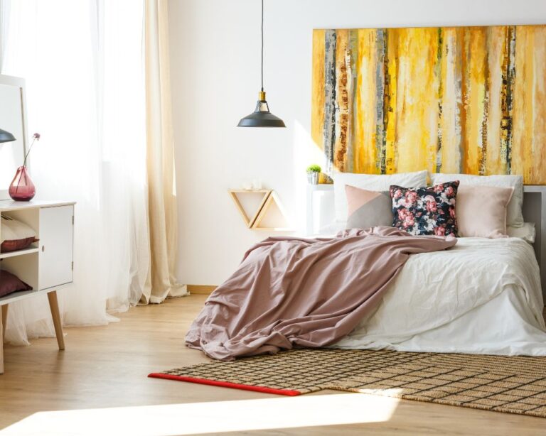 Discover the Best Tips on How to Decorate a Long Rectangular Bedroom ...